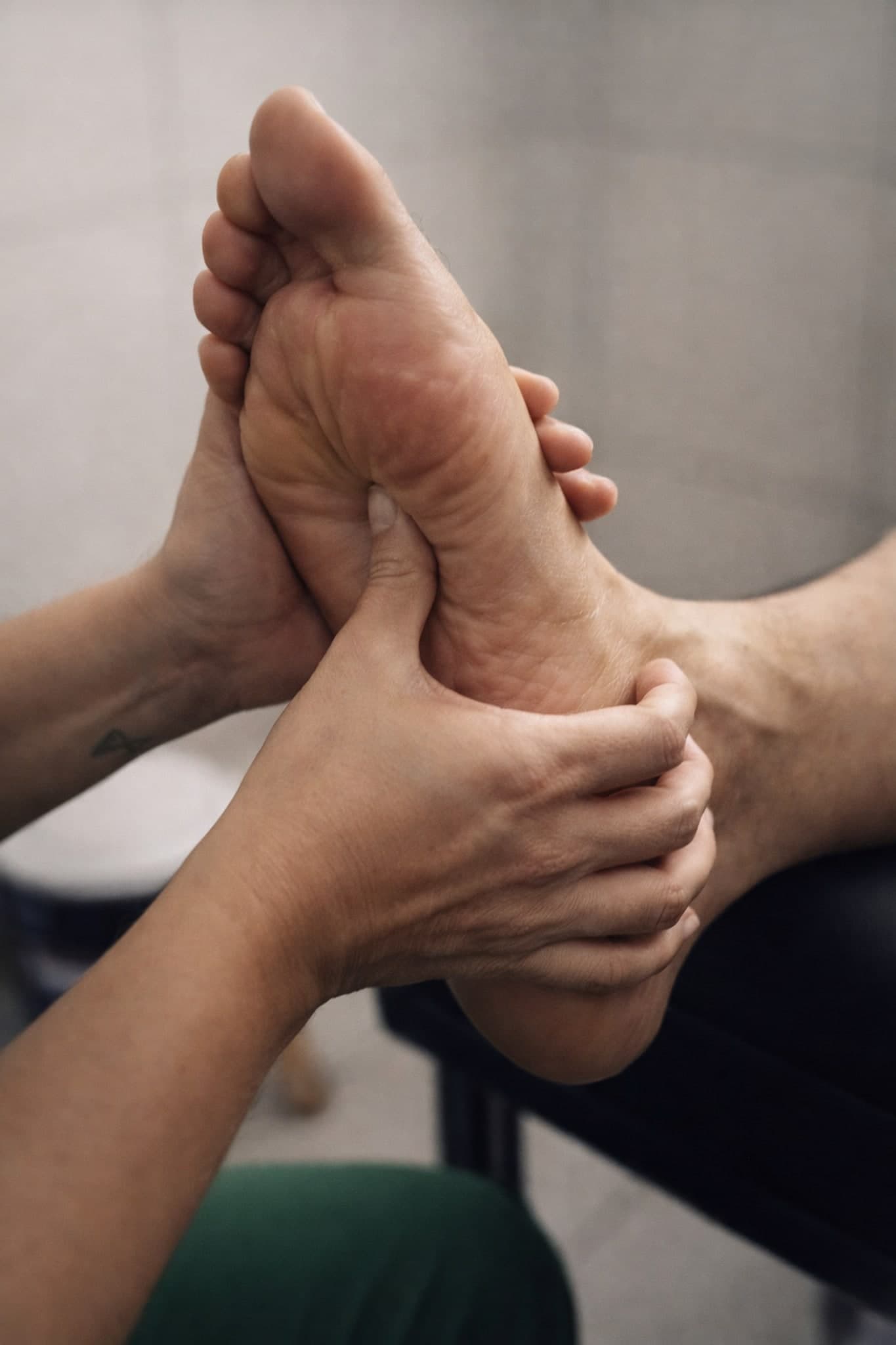 Sessão de reflexologia podal na ZL Podologia em Fortaleza